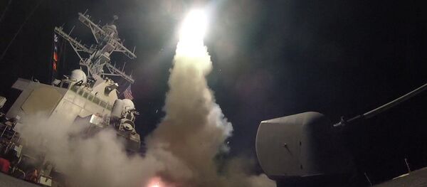 الولايات المتحدة تشن ضربات صاروخية جوية على القاعدة الجوية السورية الشعيرات، 7 ابريل/ نيسان 2017 الولايات المتحدة تشن ضربات صاروخية جوية على القاعدة الجوية السورية الشعيرات، 7 ابريل/ نيسان 2017 - سبوتنيك عربي