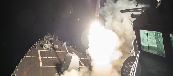 الولايات المتحدة تشن ضربات صاروخية جوية على القاعدة الجوية السورية الشعيرات، 7 ابريل/ نيسان 2017 - سبوتنيك عربي