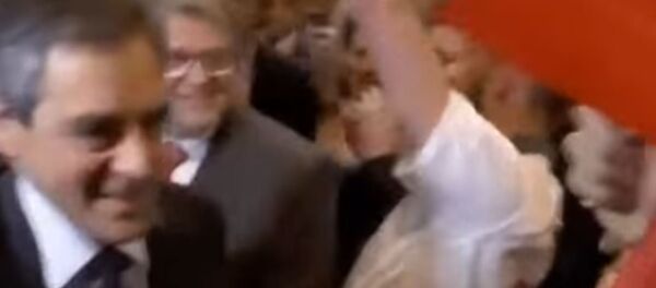 .فيون يتعرض لهجوم بالطحين .فيون يتعرض لهجوم بالطحين - سبوتنيك عربي