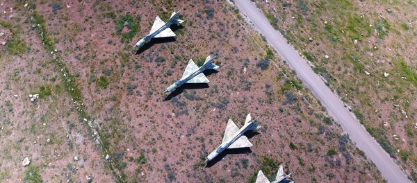 الطائرات السورية التي تبقت بعد القصف الأمريكي على القاعدة الجوية السورية الشعيرات في سوريا (ميغ-21) الطائرات السورية التي تبقت بعد القصف الأمريكي على القاعدة الجوية السورية الشعيرات في سوريا (ميغ-21) - سبوتنيك عربي