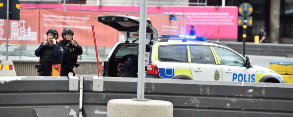 شاحنة تدهس مجموعة من المارة في شارع بوسط ستوكهولم في السويد - سبوتنيك عربي