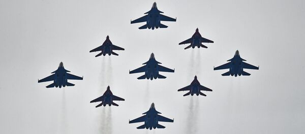 مجموعة الاستعراضات الجوية ستريجي (الخفافيش) على متن القاذفات ميغ-29 و الفرسان الروس على متن القاذفات سو-30، ستشارك في إحياء فعالية عيد النصر في الحرب الوطنية العظمى يوم 9 مايو/ أيار، وذلك أثناء التدريبات العسكرية الجوية في المطار العسكري الجوي كوبينكا بمقاطعة موسكو. مجموعة الاستعراضات الجوية ستريجي (الخفافيش) على متن القاذفات ميغ-29 و الفرسان الروس على متن القاذفات سو-30، ستشارك في إحياء فعالية عيد النصر في الحرب الوطنية العظمى يوم 9 مايو/ أيار، وذلك أثناء التدريبات العسكرية الجوية في المطار العسكري الجوي كوبينكا بمقاطعة موسكو. - سبوتنيك عربي