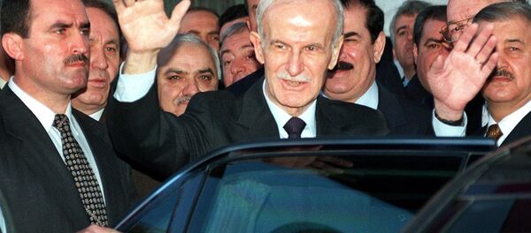 Syrian president Hafez al-Assad salutes people after attending Eid Al-Adha, or feast of sacrifice, prayers 27 March 1999 in Damascus - سبوتنيك عربي
