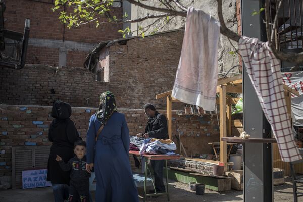 وفقاً لوزارة الهجرة التركية، تم تسجيل حوالي 107 ألف لاجئ سوري في إزمير. - سبوتنيك عربي