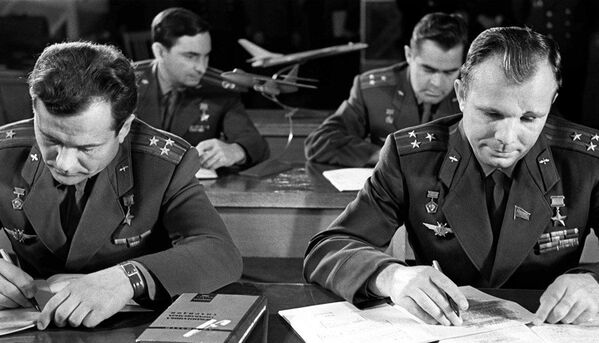 الفريق الأول لرواد الفضاء - سبوتنيك عربي