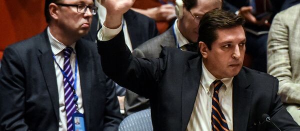 نائب مندوب روسيا الدائم لدى الأمم المتحدة، فلاديمير سافرونكوف خلال التصويت في بالفيتو على مشروع قرار الأمم المتحدة بشأن الهجوم الكيميائي في سوريا، نيويورك 12 أبريل/ نيسان 2017 - سبوتنيك عربي