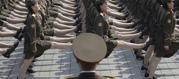 العرض العسكري بمناسبة الذكرى الـ 105 لمولد الزعيم الكوري كيم كم إل سونغ في بيونغ بيانغ ، كوريا الشمالية 15 أبريل/ نيسان 2017 - سبوتنيك عربي