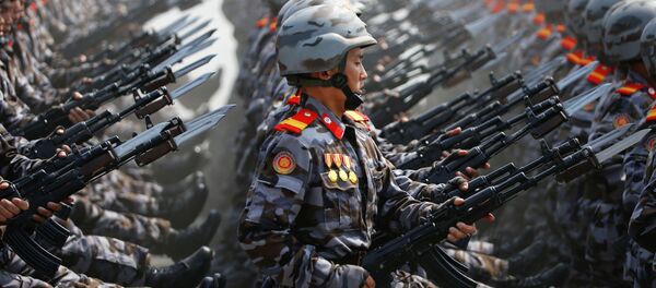 العرض العسكري بمناسبة الذكرى الـ 105 لمولد الزعيم الكوري كيم كم إل سونغ في بيونغ بيانغ ، كوريا الشمالية 15 أبريل/ نيسان 2017 - سبوتنيك عربي