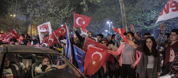 المظاهرات بعد الاستفتاء الدستوري في تركيا - سبوتنيك عربي