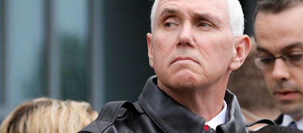 زيارة نائب الرئيس الأمريكي مايك بنس إلى قاعدة عسكرية أمريكية في كوريا الجنوبية، التي تقع بجوار الحدود منزوعة السلاح مع كوريا الشمالية - سبوتنيك عربي