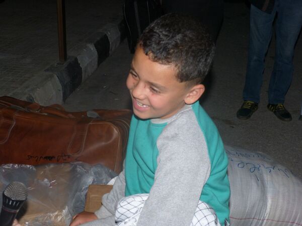 الطفل عدنان أحد المصابين في تفجير حافلات الكفريا و الفوعة - سبوتنيك عربي