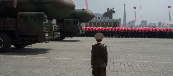 العرض العسكري بمناسبة الذكرى الـ 105 لمولد الزعيم الكوري كيم كم إل سونغ في بيونغ بيانغ ، كوريا الشمالية 15 أبريل/ نيسان 2017 - سبوتنيك عربي