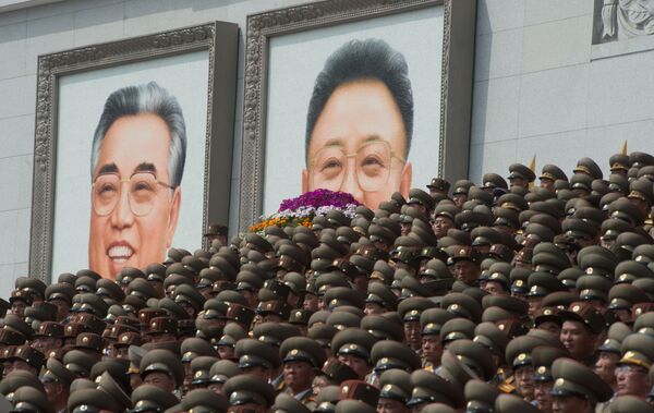 العرض العسكري بمناسبة الذكرى الـ 105 لمولد الزعيم الكوري كيم كم إل سونغ في بيونغ بيانغ ، كوريا الشمالية 15 أبريل/ نيسان 2017 - سبوتنيك عربي