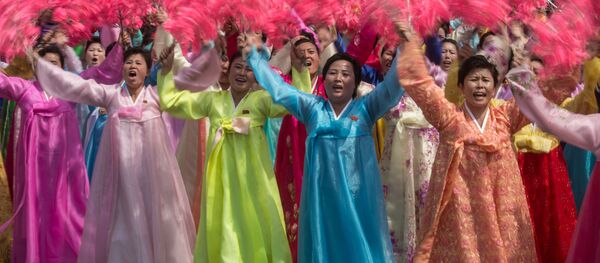 العرض العسكري بمناسبة الذكرى الـ 105 لمولد الزعيم الكوري كيم كم إل سونغ في بيونغ بيانغ ، كوريا الشمالية 15 أبريل/ نيسان 2017 العرض العسكري بمناسبة الذكرى الـ 105 لمولد الزعيم الكوري كيم كم إل سونغ في بيونغ بيانغ ، كوريا الشمالية 15 أبريل/ نيسان 2017 - سبوتنيك عربي