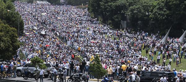 احتجاجات ومظاهرات مناهضة لحكومة فنزويلا في كاراكاس، 19 أبريل/ نيسان 2017 - سبوتنيك عربي