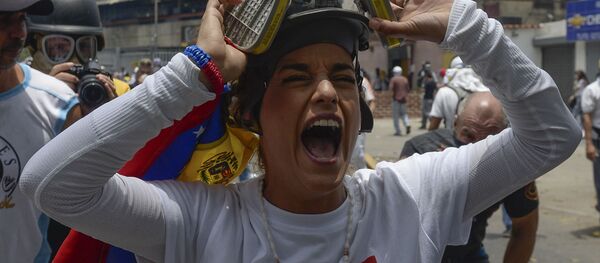 احتجاجات ومظاهرات مناهضة لحكومة فنزويلا في كاراكاس، 19 أبريل/ نيسان 2017 - سبوتنيك عربي