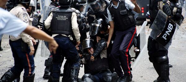 احتجاجات ومظاهرات مناهضة لحكومة فنزويلا في كاراكاس، 19 أبريل/ نيسان 2017 - سبوتنيك عربي