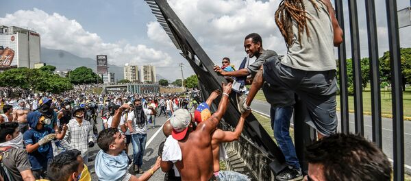 احتجاجات ومظاهرات مناهضة لحكومة فنزويلا في كاراكاس، 19 أبريل/ نيسان 2017 - سبوتنيك عربي