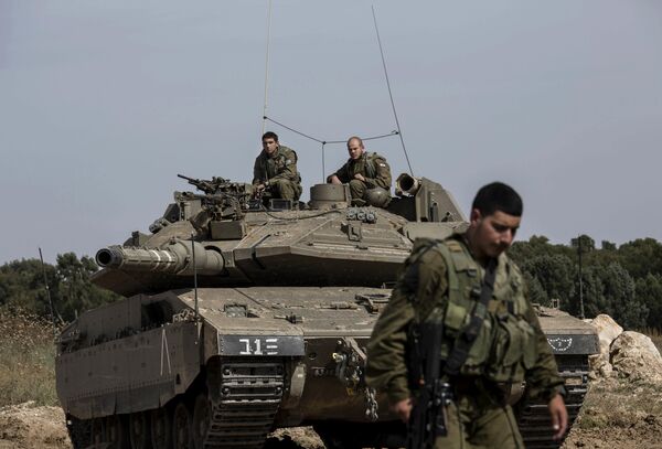 الجيش الإسرائيلي على الحدود مع قطاع غزة - سبوتنيك عربي