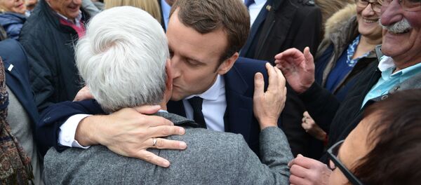 أنصار المرشح للانتخابات الرئاسية الفرنسية إيمانويل ماكرون، باريس، فرنسا - سبوتنيك عربي