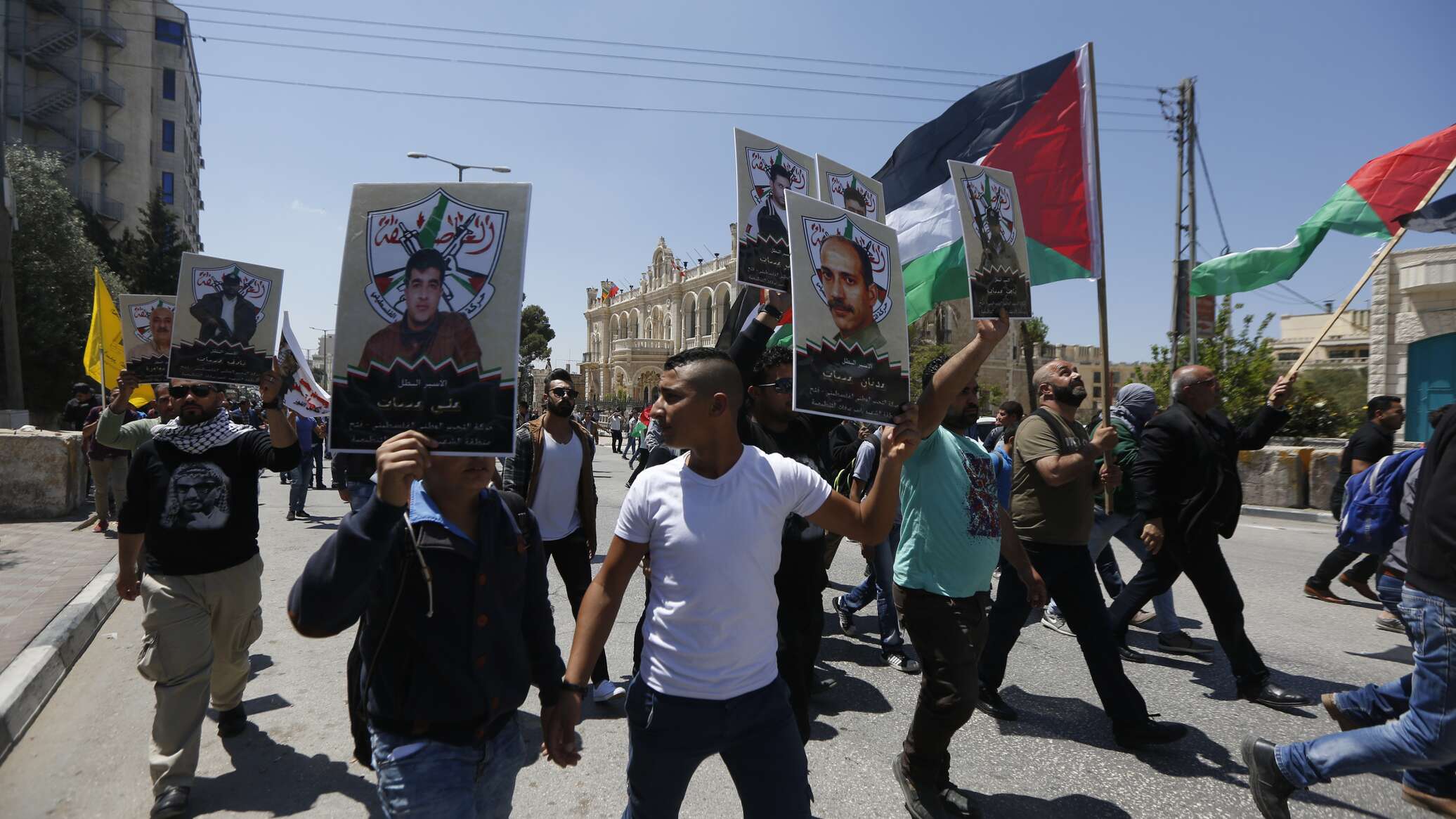 "الكابينيت" الإسرائيلي يعقد اجتماعا للموافقة على الإفراج عن عدد من الأسرى والمعتقلين الفلسطينيين