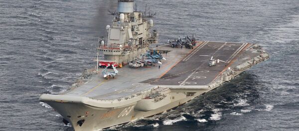 حاملة الطائرات الروسية الأميرال كوزنيتسوف في المياه الدولية المقابلة لسواحل النرويج، 17 أكتوبر/ تشرين الأول 2016 - سبوتنيك عربي