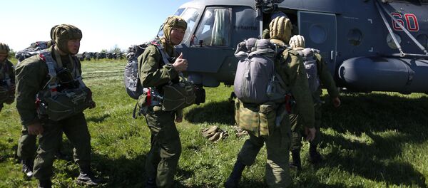 قوات الإنزال الجوي الروسية تيرميناتور لمروحيات (مي-8 أ ام تي اش) التابعة لقوات الإقليم الجنوبي من الجيش الروسي خلال التدريبات العسكرية في كراسنودارسكي كراي قوات الإنزال الجوي الروسية تيرميناتور لمروحيات (مي-8 أ ام تي اش) التابعة لقوات الإقليم الجنوبي من الجيش الروسي خلال التدريبات العسكرية في كراسنودارسكي كراي - سبوتنيك عربي