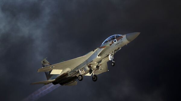 An Israeli F-15 E fighter jet takes off during an air show. - سبوتنيك عربي