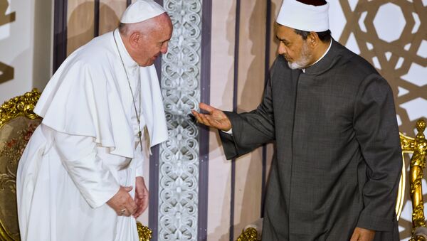 لقاء بابا الفاتيكان وإمام الأزهر الشيخ أحمد الطيب في القاهرة - البابا فرنسيس - سبوتنيك عربي