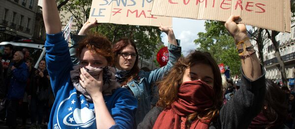 مظاهرات باريس - اشتباكات بين المتظاهرين والشرطة الفرنسية في باريس - سبوتنيك عربي