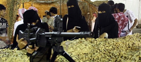 سعودية تختبر سلاحا في معرض بأبها سعودية تختبر سلاحا في معرض بأبها - سبوتنيك عربي