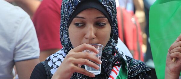 ماء وملح في مطاعم وجامعات غزة تضامناً مع الأسرى - سبوتنيك عربي