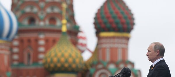 الرئيس فلاديمير بوتين يلقي كلمته أثناء العرض العسكري - سبوتنيك عربي