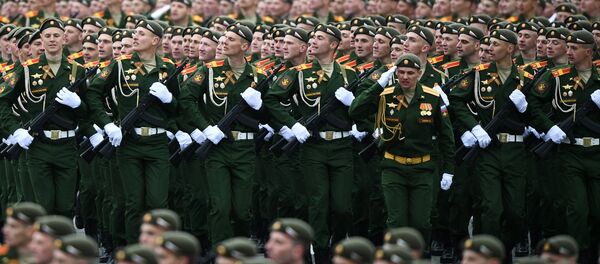 الجنود الروس أثناء العرض العسكري - سبوتنيك عربي