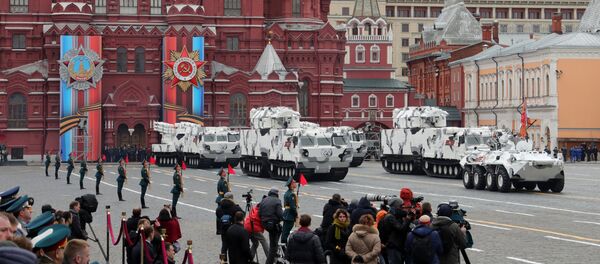 أسلحة القطب الشمالي الروسية أثناء العرض العسكري بمناسبة عيد النصر - سبوتنيك عربي