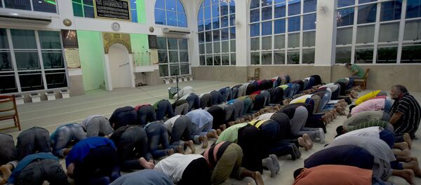 Muslims pray at Do Pari mosque in downtown Sao Paulo, Brazil (File) Muslims pray at Do Pari mosque in downtown Sao Paulo, Brazil (File) - سبوتنيك عربي