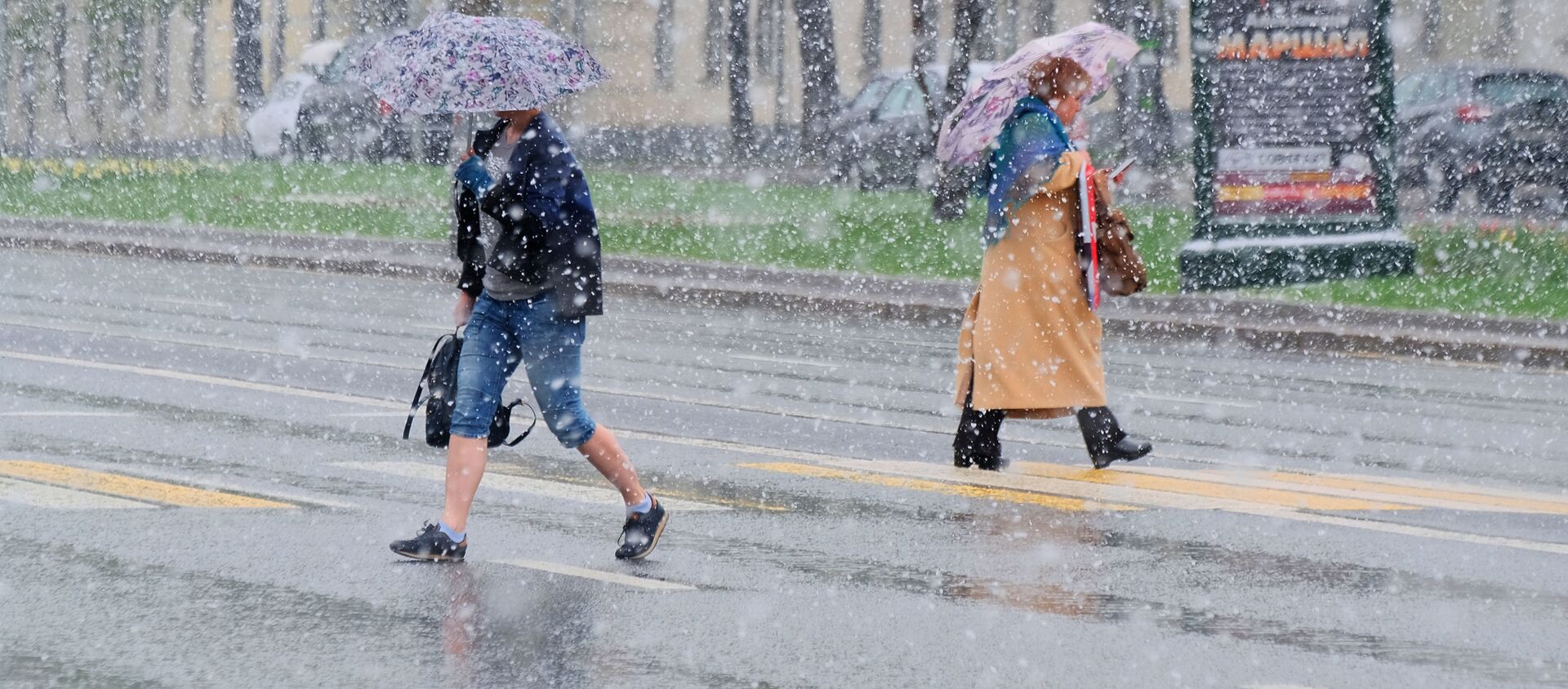 تغير مفاجئ في درجات الحرارة في روسيا، ومدينة موسكو تشهد تساقط ثلوج كثيفة - سبوتنيك عربي, 1920, 03.01.2021