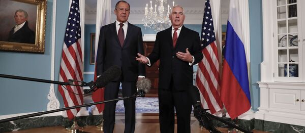 لقاء وزير الخارجية الروسيسيرغي لافروف ونظيره الأمريكي ريكس تيلرسون في واشنطن، 10 مايو/ آيار 2017 - سبوتنيك عربي