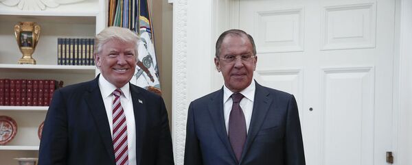 لقاء وزير الخارجية الروسيسيرغي لافروف والرئيس الأمريكي دونالد ترامب في واشنطن، 10 مايو/ آيار 2017 - سبوتنيك عربي