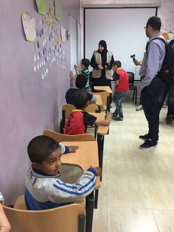 صف تدريس - مجمع عرمون - سبوتنيك عربي