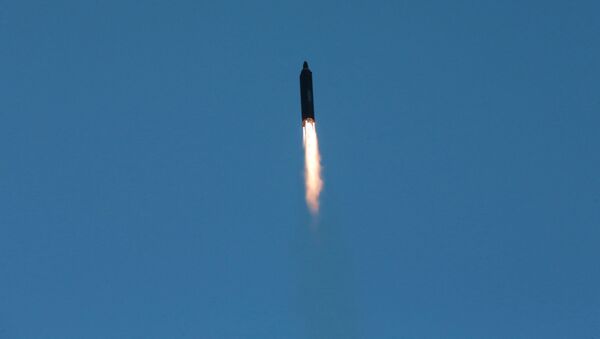 كوريا الشمالية تطلق صاروخ باليستي Hwasong-12 - سبوتنيك عربي