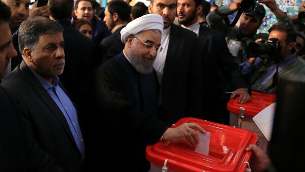 حسن روحاني يدلي بصوته في انتخابات إيران - سبوتنيك عربي