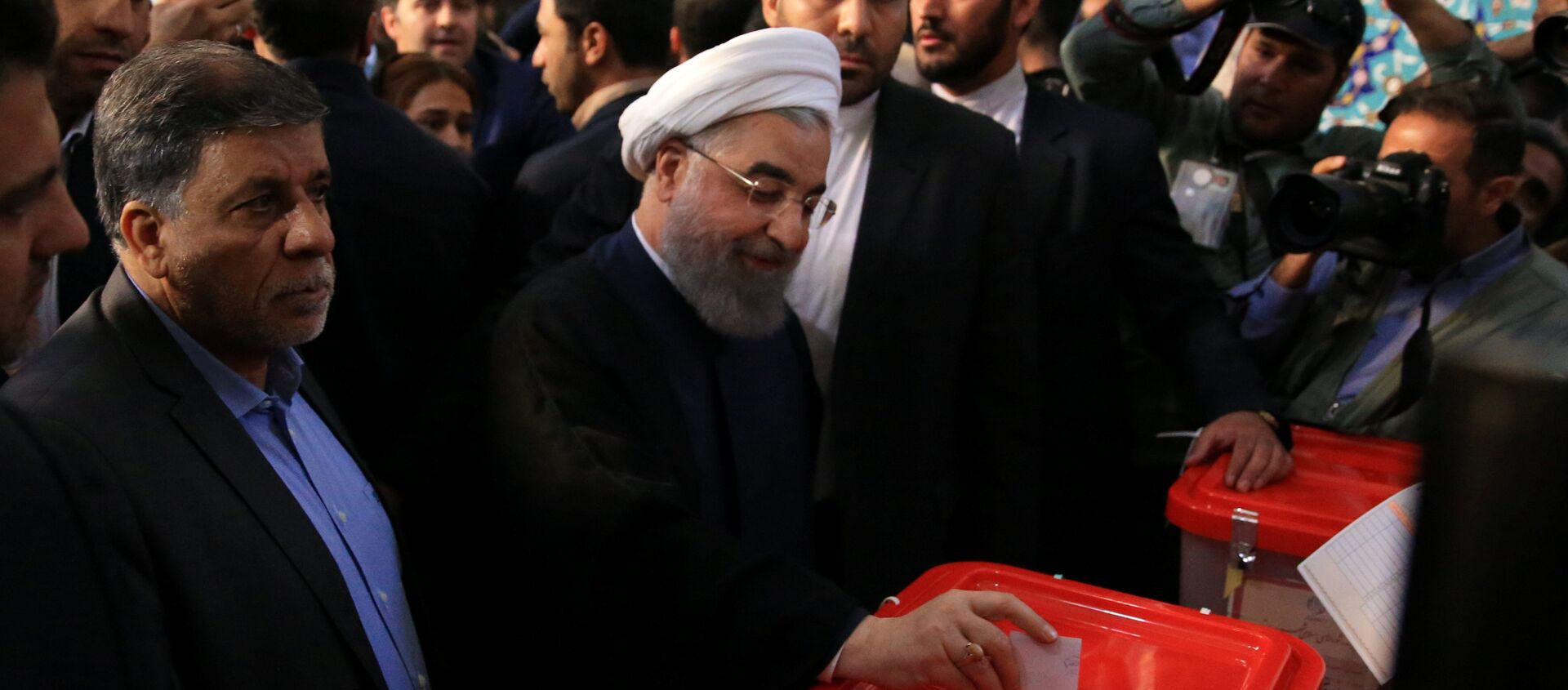 حسن روحاني يدلي بصوته في انتخابات إيران - سبوتنيك عربي, 1920, 15.06.2021