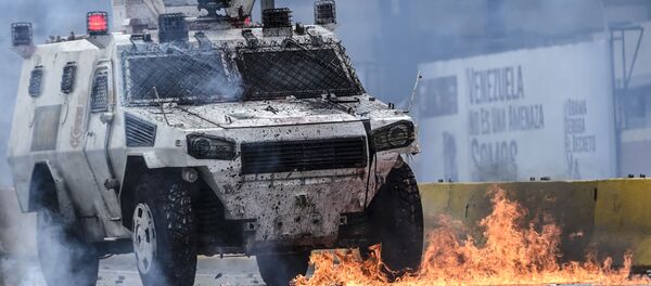 استمرار الاحتجاجات ضد الرئيس نيكولاس مادورو في كاراكاس، فنزويلا 18 مايو/ آيار 2017 - سبوتنيك عربي