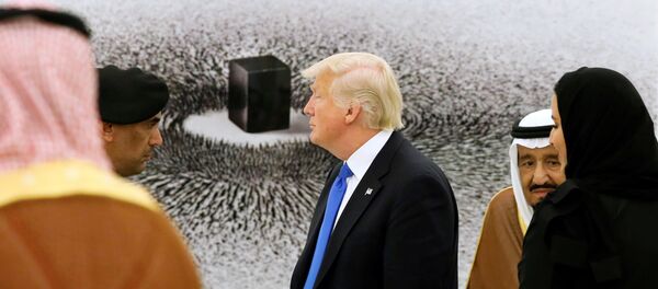 ترامب وسلمان أمام لوحة للكعبة - سبوتنيك عربي