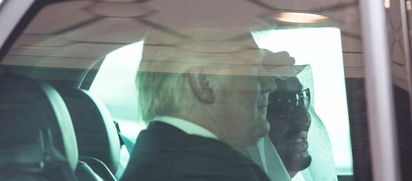 ترامب وسلمان في السيارة الرئاسية المدرعة ترامب وسلمان في السيارة الرئاسية المدرعة - سبوتنيك عربي