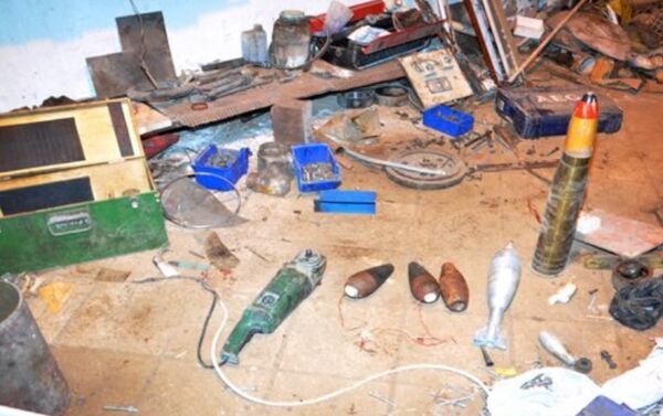 العثور على معمل لتصنيع العبوات والقذائف وأسلحة ثقيلة ومشفى ميداني للإرهابيين في حي الوعر - سبوتنيك عربي