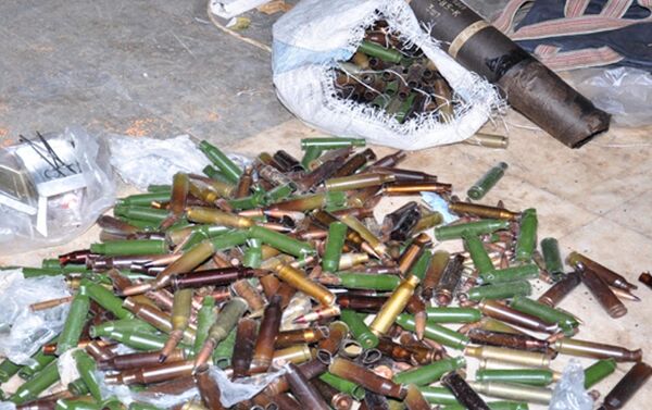 العثور على معمل لتصنيع العبوات والقذائف وأسلحة ثقيلة ومشفى ميداني للإرهابيين في حي الوعر - سبوتنيك عربي