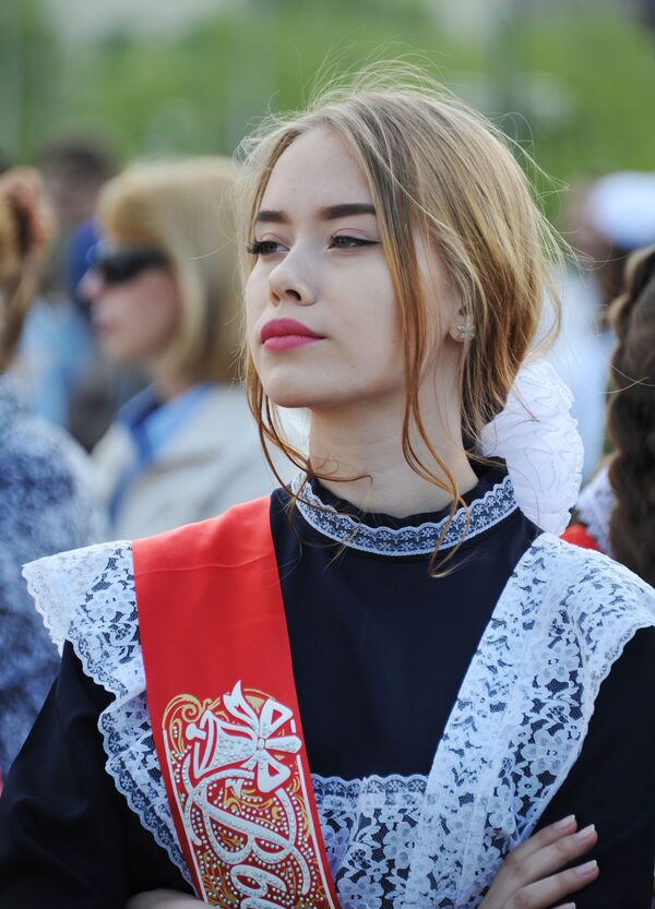 طلاب المدارس الثانوية في روسيا يودعون مدارسهم، تشيتا - سبوتنيك عربي