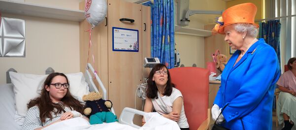 الملكة إليزابيث تزور جرحى هجوم مانشستر - سبوتنيك عربي